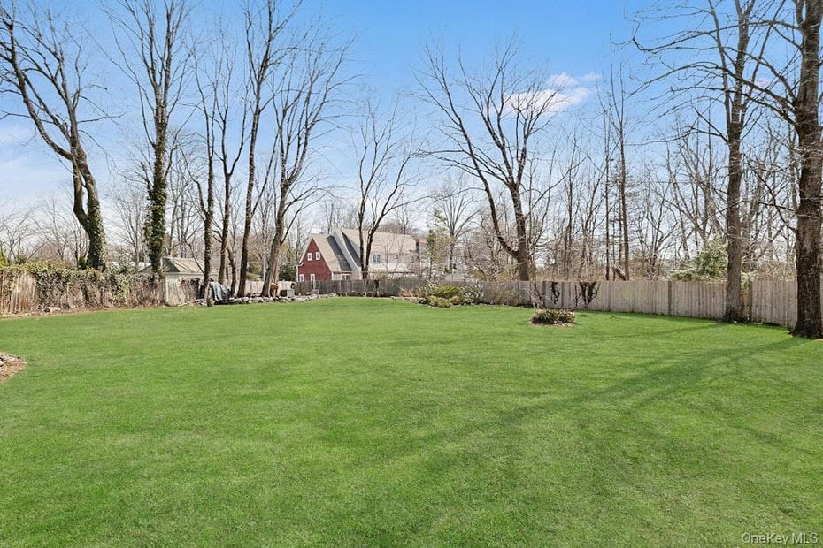 280 Bedford Road Photo 35