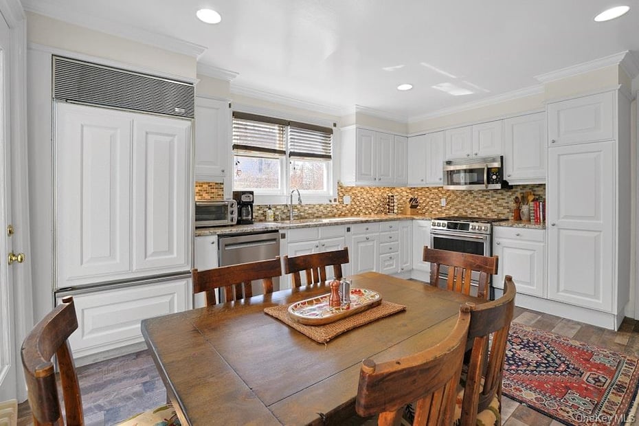 280 Bedford Road Photo 18