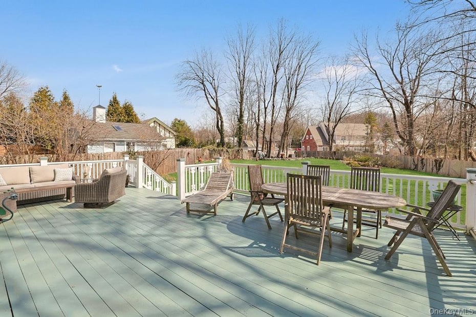 280 Bedford Road Photo 32