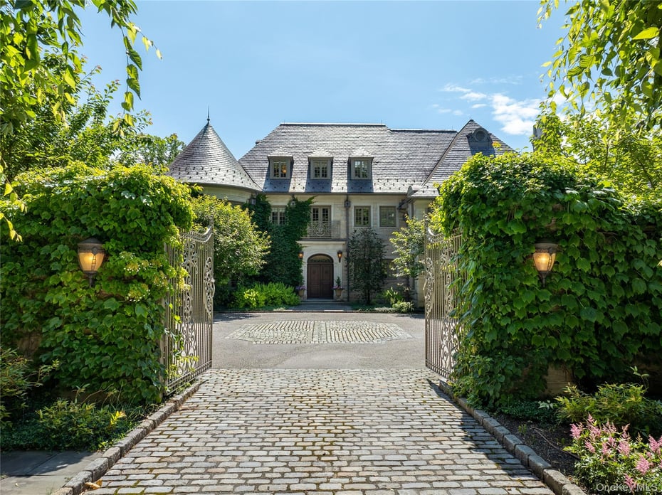 17 Cowdray Park Drive Photo 1