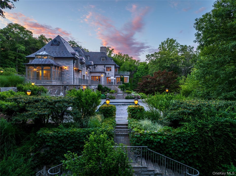 17 Cowdray Park Drive Photo 15