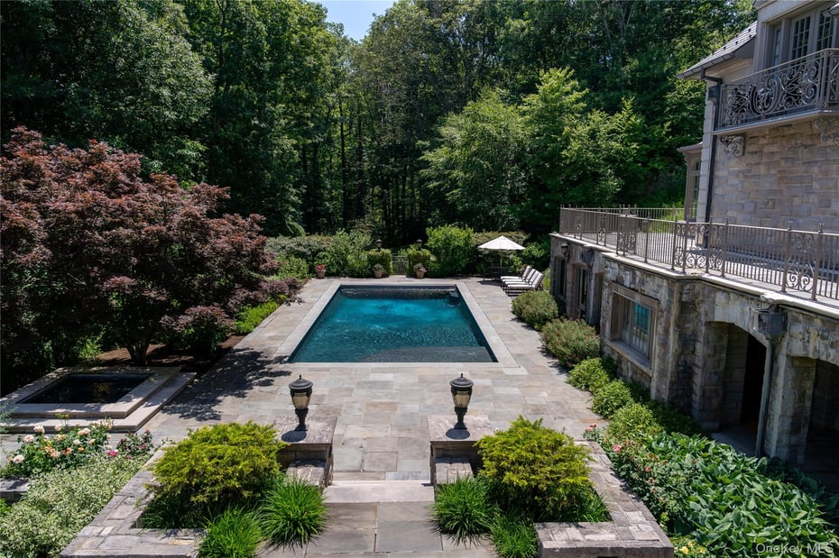17 Cowdray Park Drive Photo 11