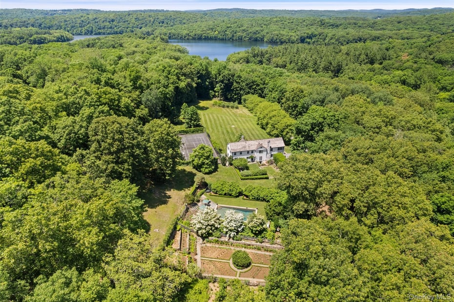 242 Croton Lake Road Photo 1