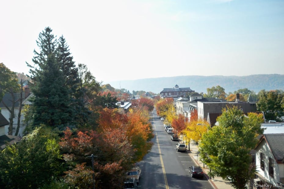 36 Main Street Photo 33