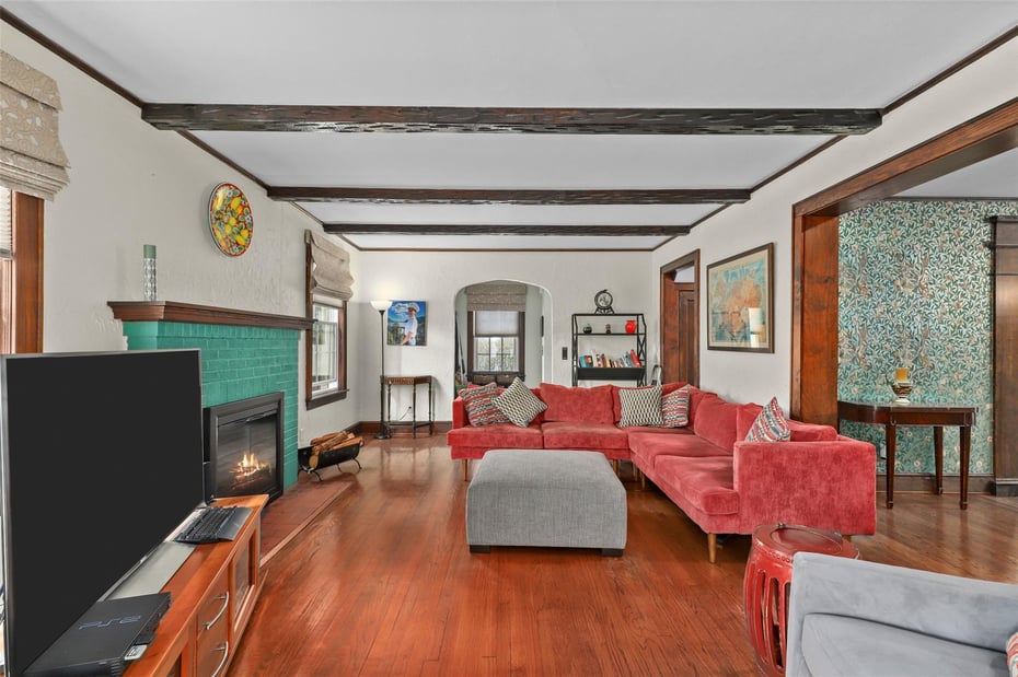 184 Dante Avenue Photo 4