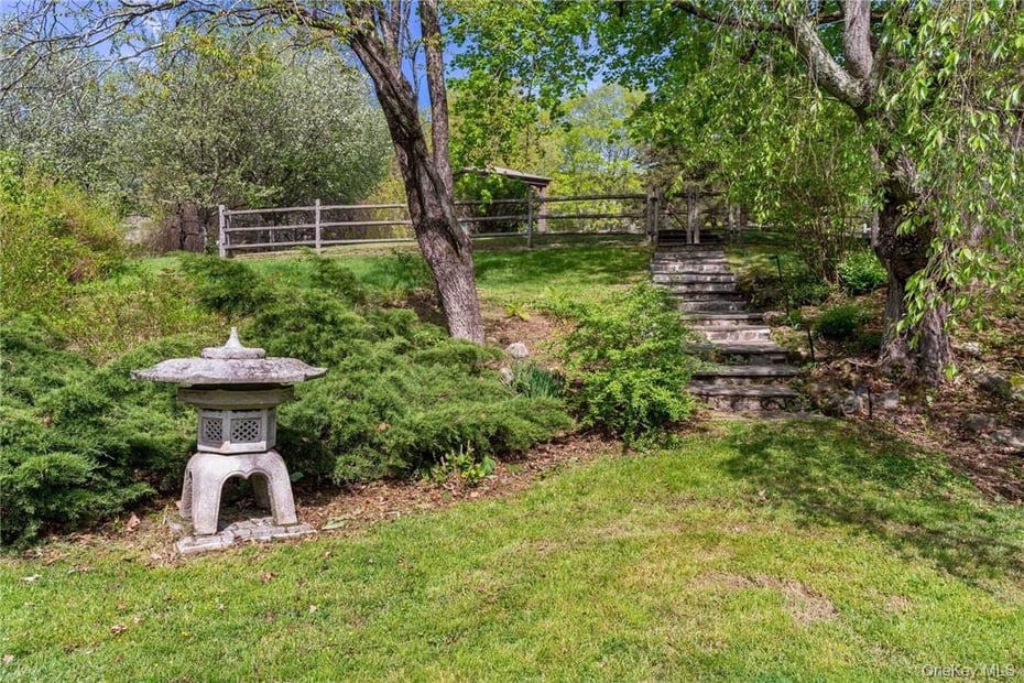 99 Moseman Avenue Photo 25