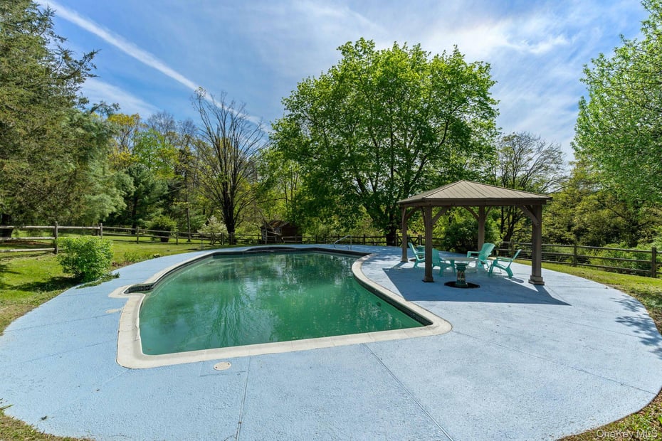 99 Moseman Avenue Photo 27