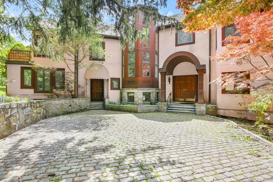 99 Moseman Avenue Photo 8