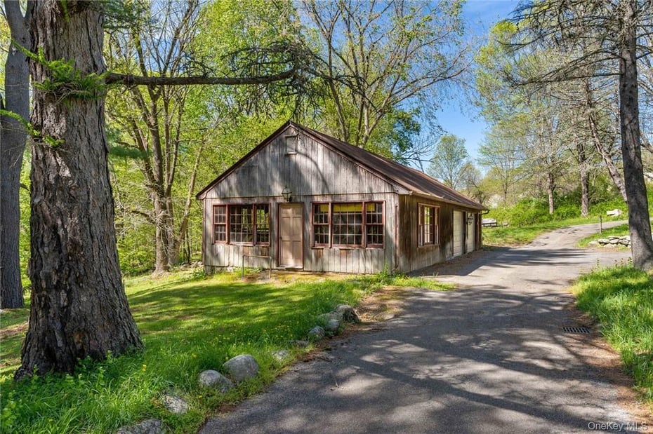 99 Moseman Avenue Photo 28