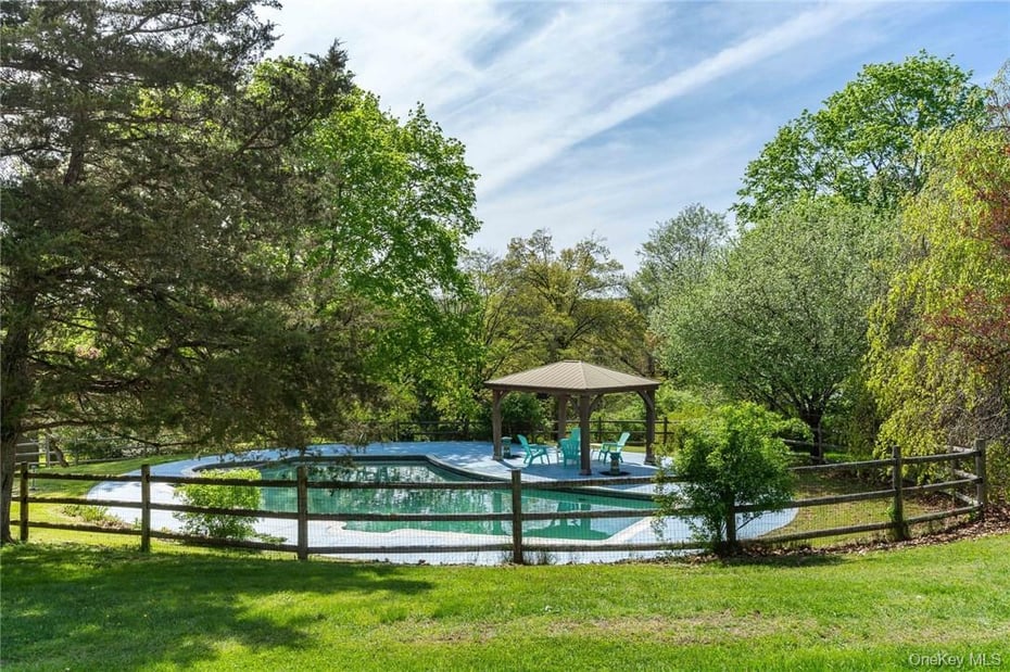 99 Moseman Avenue Photo 26