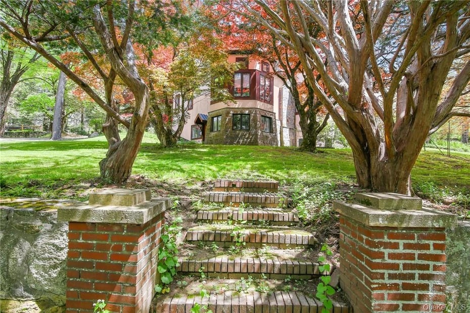 99 Moseman Avenue Photo 31