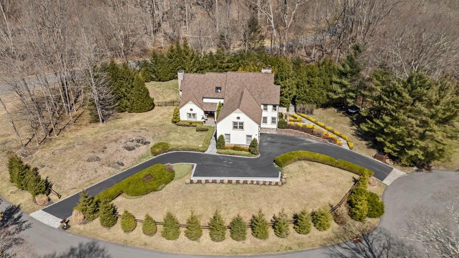2 Apple Orchard Lane Photo 1