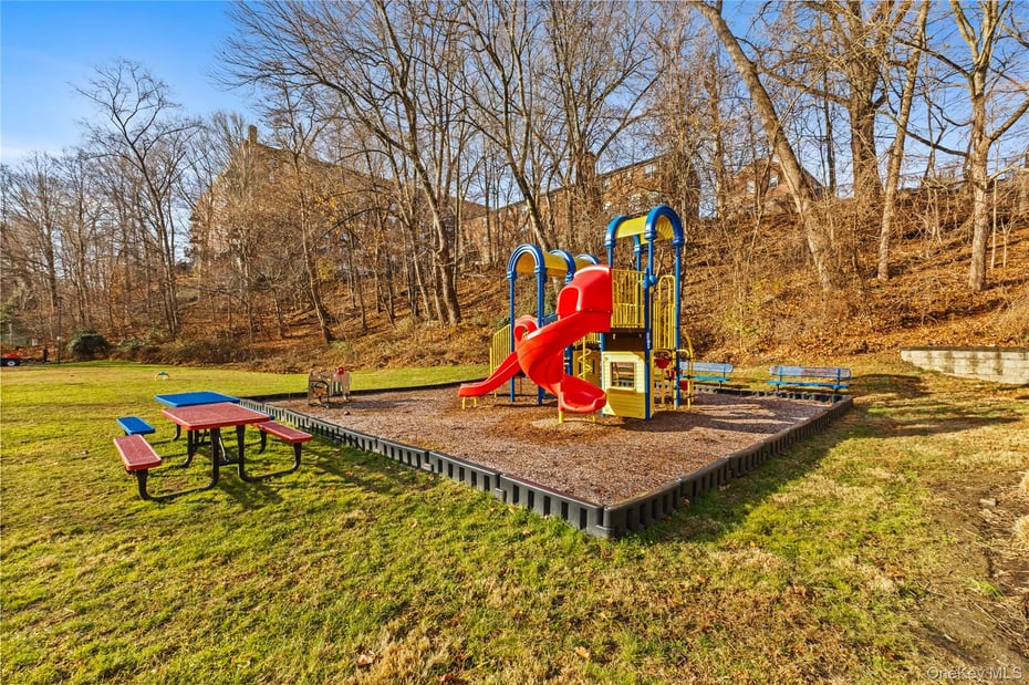 60 Barker Street  #317 Photo 22