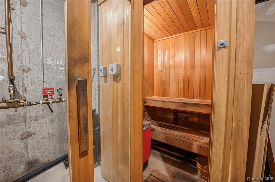 24 Kent Avenue Photo 36