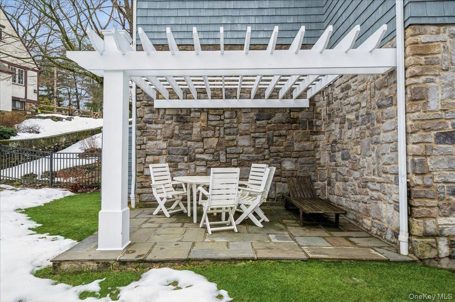 24 Kent Avenue Photo 37