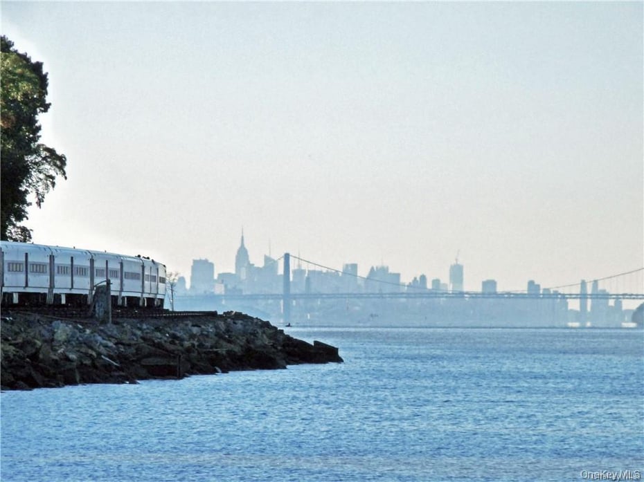 24 Kent Avenue Photo 46