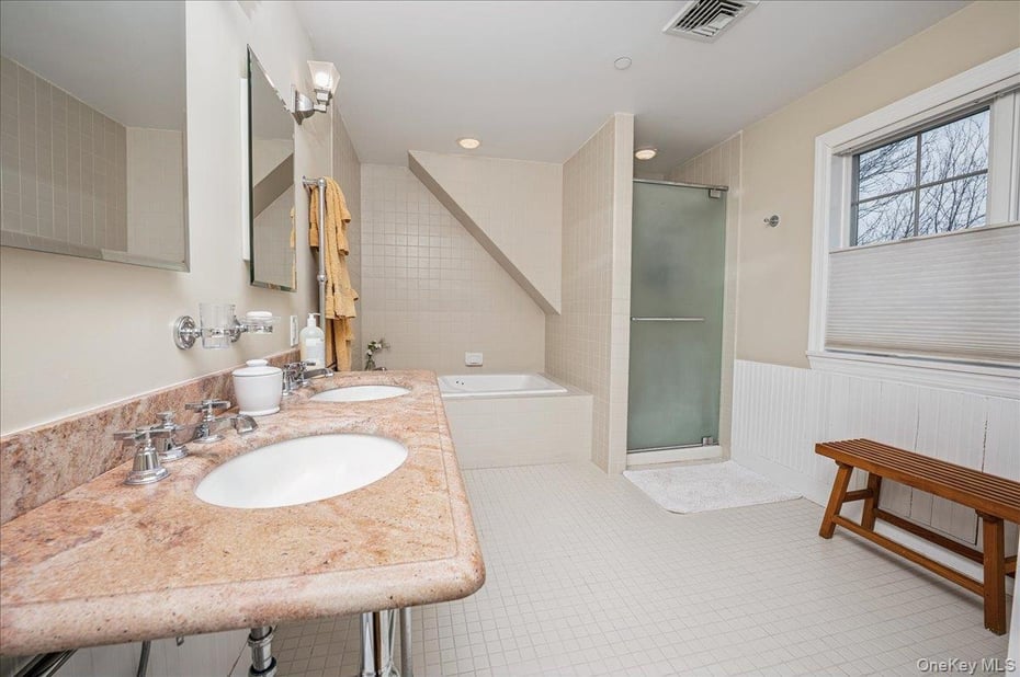 24 Kent Avenue Photo 25