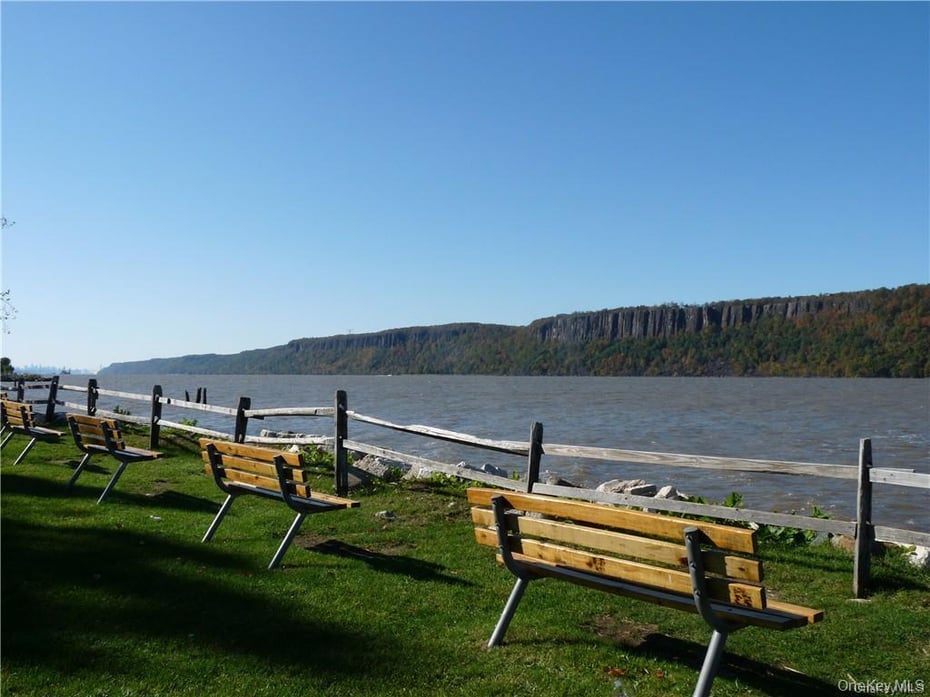 24 Kent Avenue Photo 49