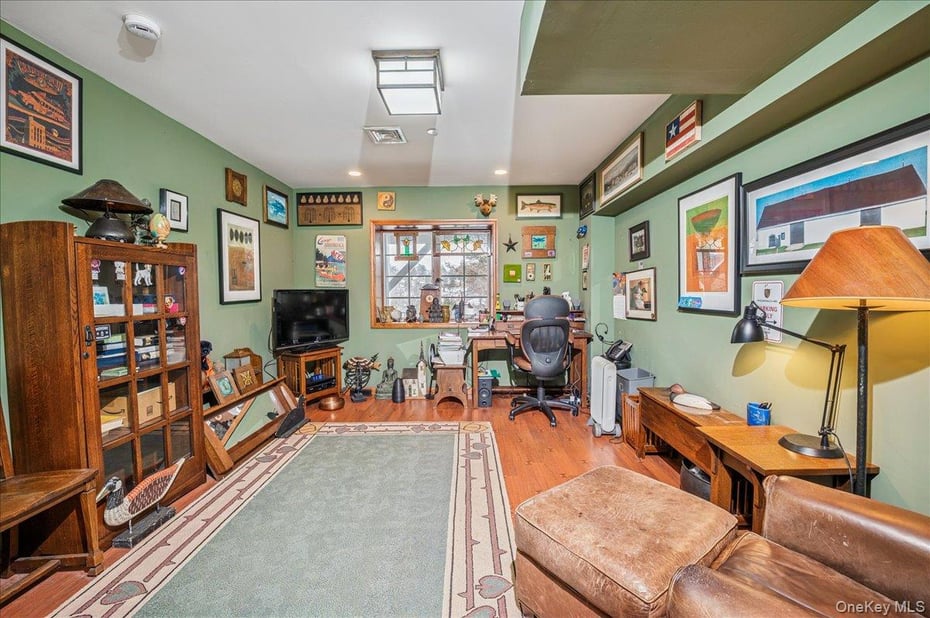 24 Kent Avenue Photo 33