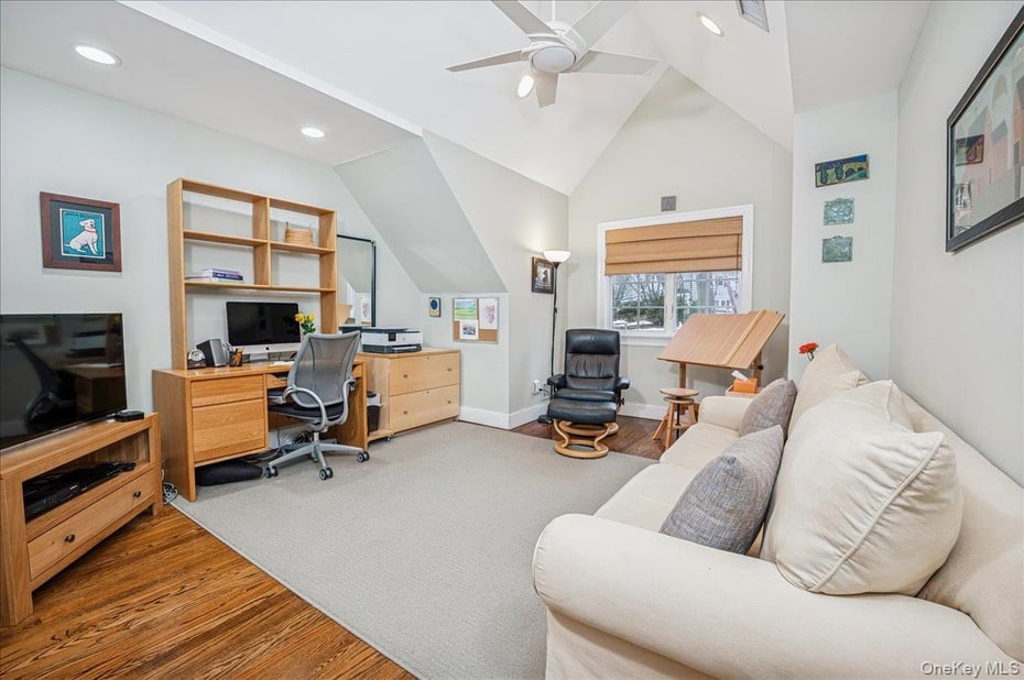 24 Kent Avenue Photo 28