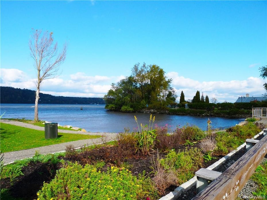 24 Kent Avenue Photo 50