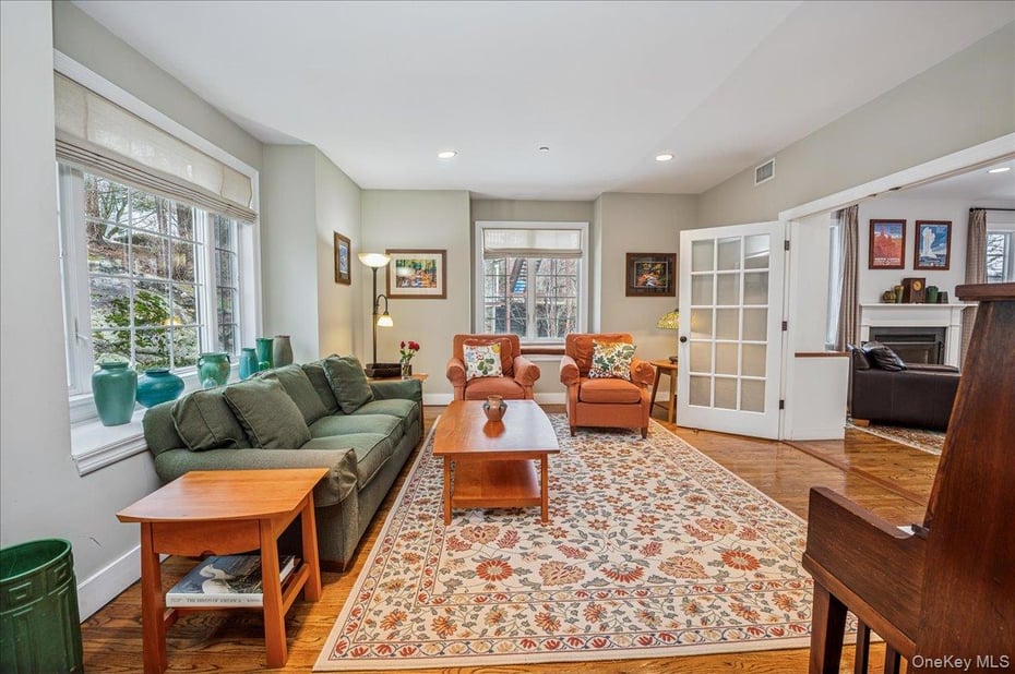 24 Kent Avenue Photo 6