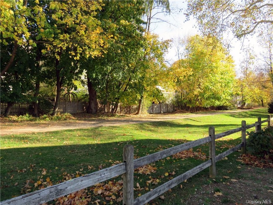 24 Kent Avenue Photo 45