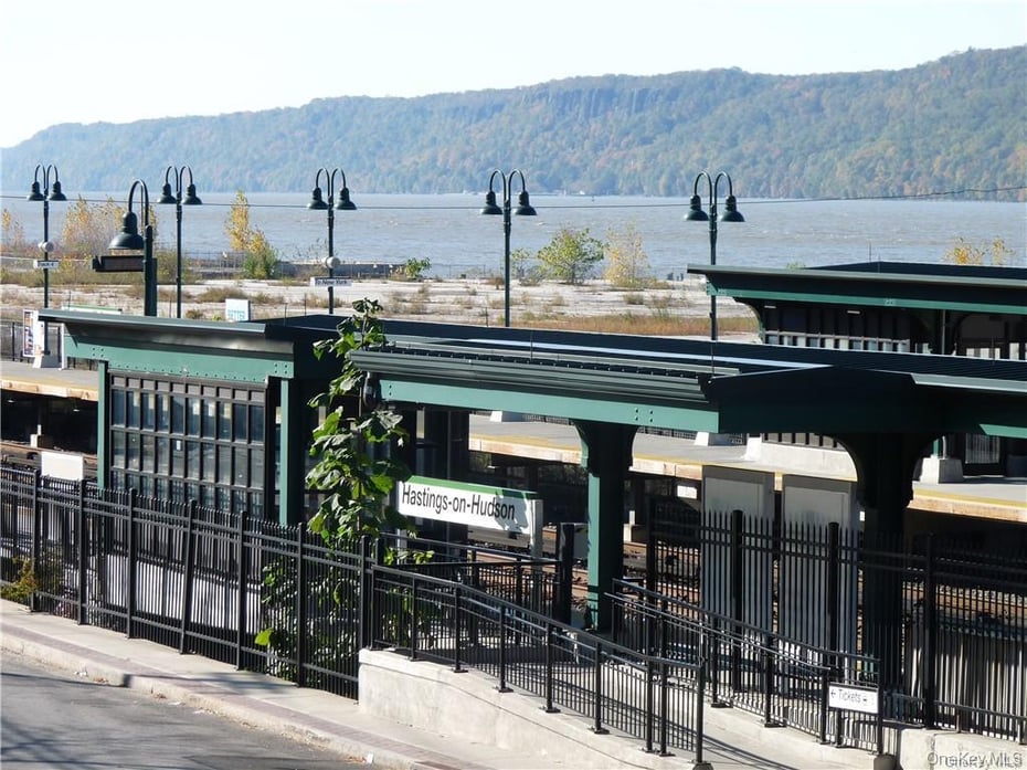 24 Kent Avenue Photo 47