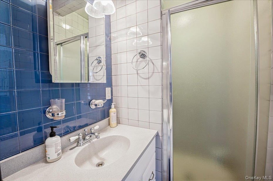 24 Kent Avenue Photo 32