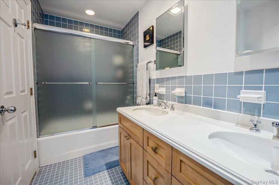 24 Kent Avenue Photo 29