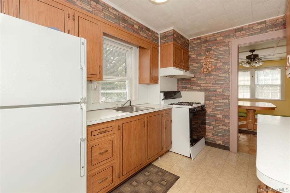 531 1/2 Willett Avenue Photo 13