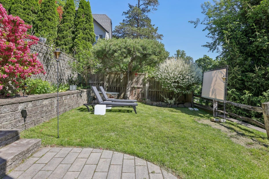 109 Orchard Terrace Photo 32