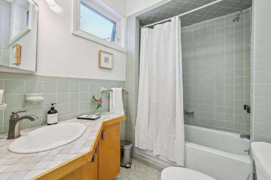 109 Orchard Terrace Photo 15