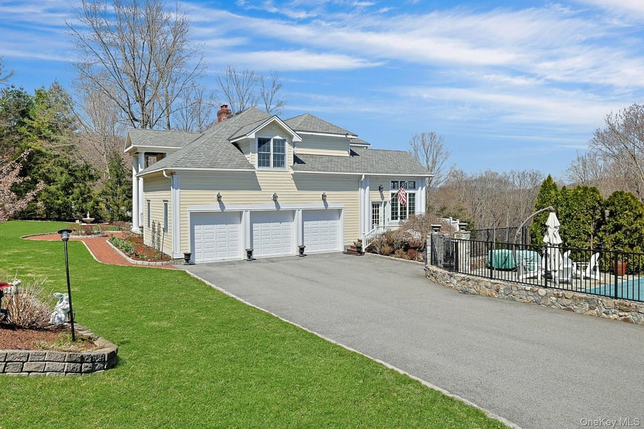 350 Wooded Hill Court Photo 3