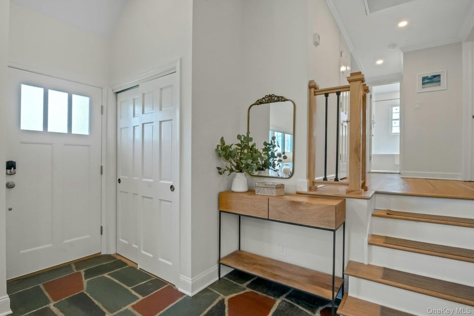 88 Marion Drive Photo 3