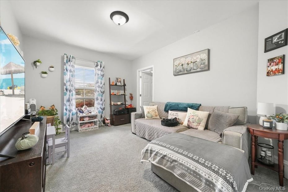 74 S Moger Avenue Photo 28