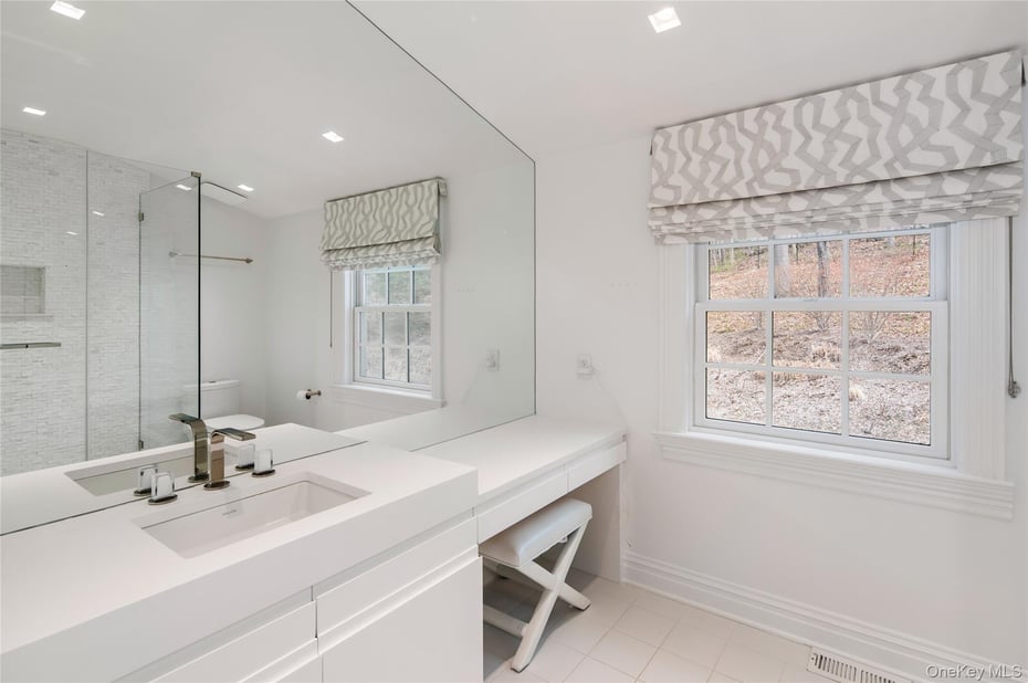 86 Sheather Road Photo 40