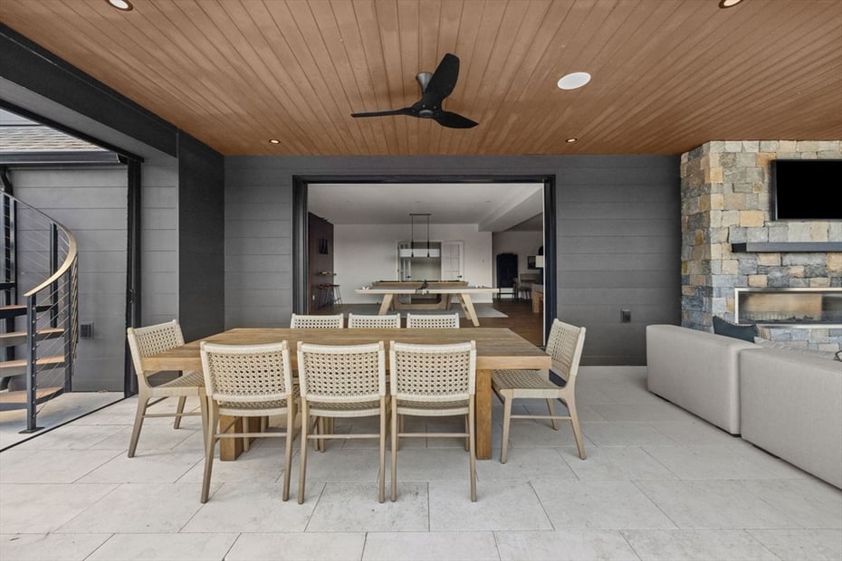 1 Confidential Avenue Photo 33