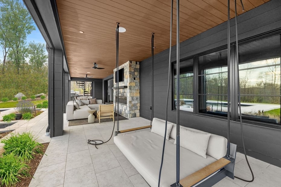1 Confidential Avenue Photo 35