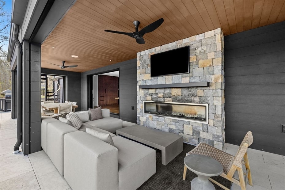 1 Confidential Avenue Photo 34