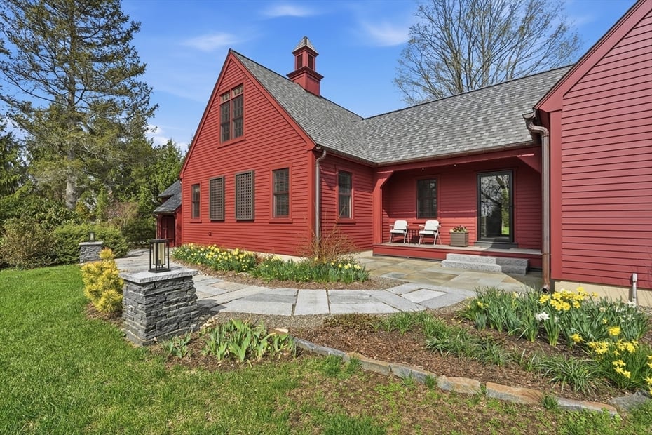 281 Leverett Rd Photo 4