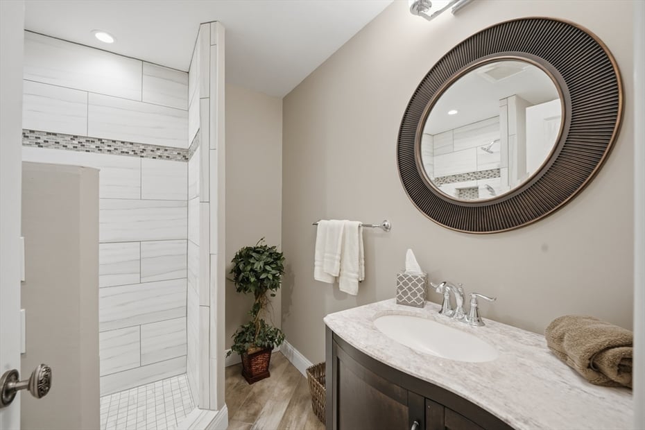 16 Falcon Heights Photo 33