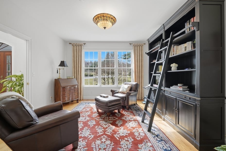 16 Falcon Heights Photo 17