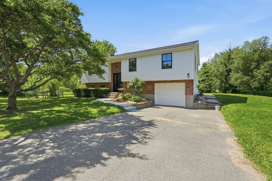17 Captain Lathrop Dr Photo 3