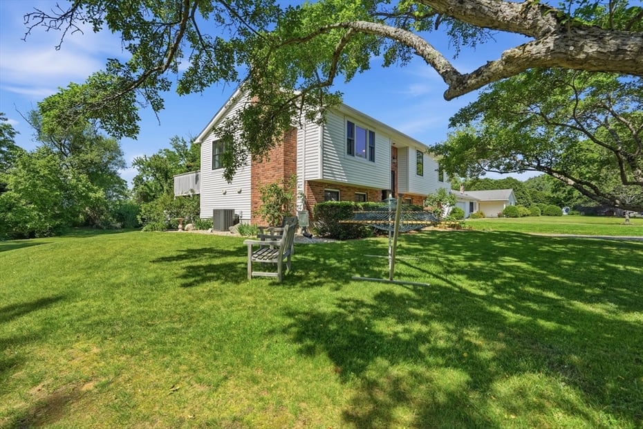 17 Captain Lathrop Dr Photo 4