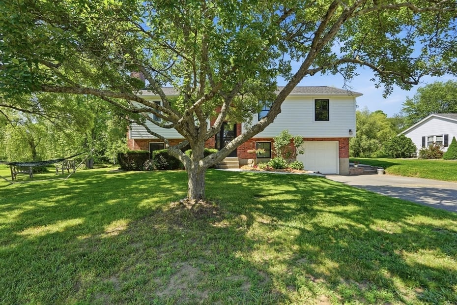 17 Captain Lathrop Dr Photo 2