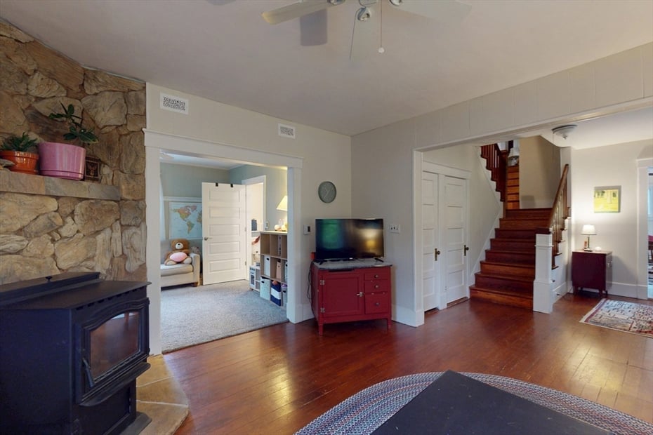 139 Main St Photo 10
