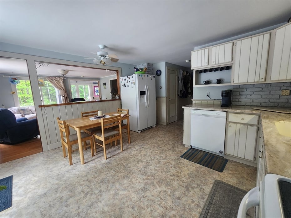 489 West Cummington Rd Photo 18