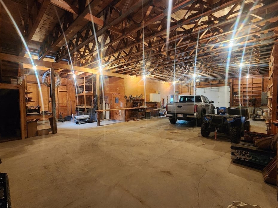 489 West Cummington Rd Photo 29