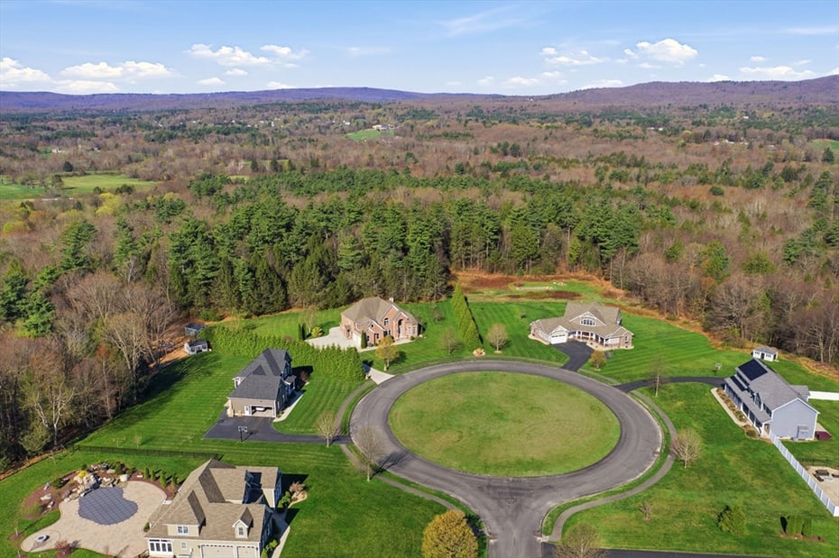 9 Nicholas Ln Photo 3